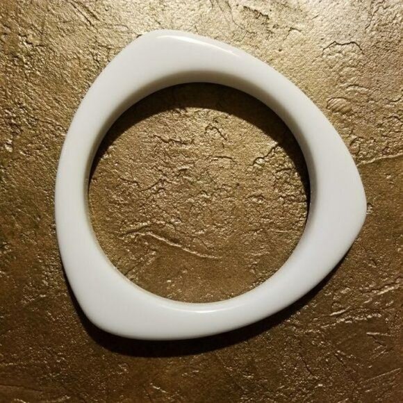 Retro 80s Lucite Triangle White Bangle Bracelet - Picture 5 of 6